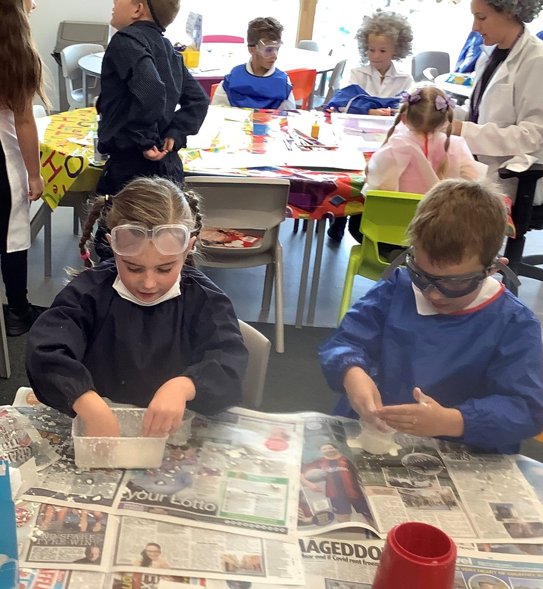 TheCambridgePS's tweet photo. Young scientists and artists experimenting in Year 2 this week as part of their Muck, Mess and Mixtures topic! #thecambridgeprimary #hookday #inspiringmindstogether #futurescientists @Cornerstonesedu https://t.co/Y8EHF6odmy