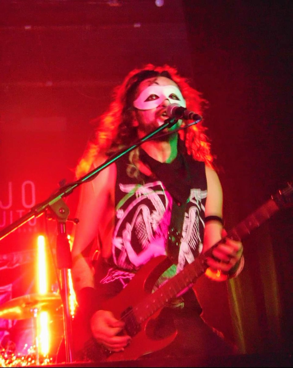 KillTheTV2's tweet photo. Hoy es cumpleaños de nuestro vocalista, guitarrista y fundador @OliFliP aka GHOST.
Ya lo felicitaron?
#birthday #axeman #ghost #voice #guitar #mask #darkside #ladooscuro #killthetv #killerfans #shockrock https://t.co/KLHwWkoz07