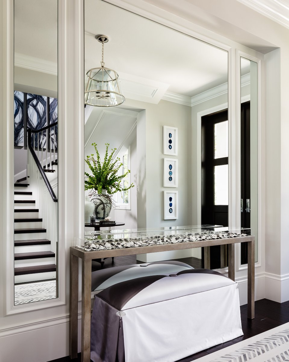 DiamondCustom's tweet photo. We’re all about this elegant entry way — another first impression — on point!
#homebuilder #luxuryhomes #customhomes #naplesflorida #homesforsale #happyclient #naplesrealestate #modelhome #diamondcustomhomes #curbappeal #customhomebuilder #homeremodeling https://t.co/yvM1sfFDdt
