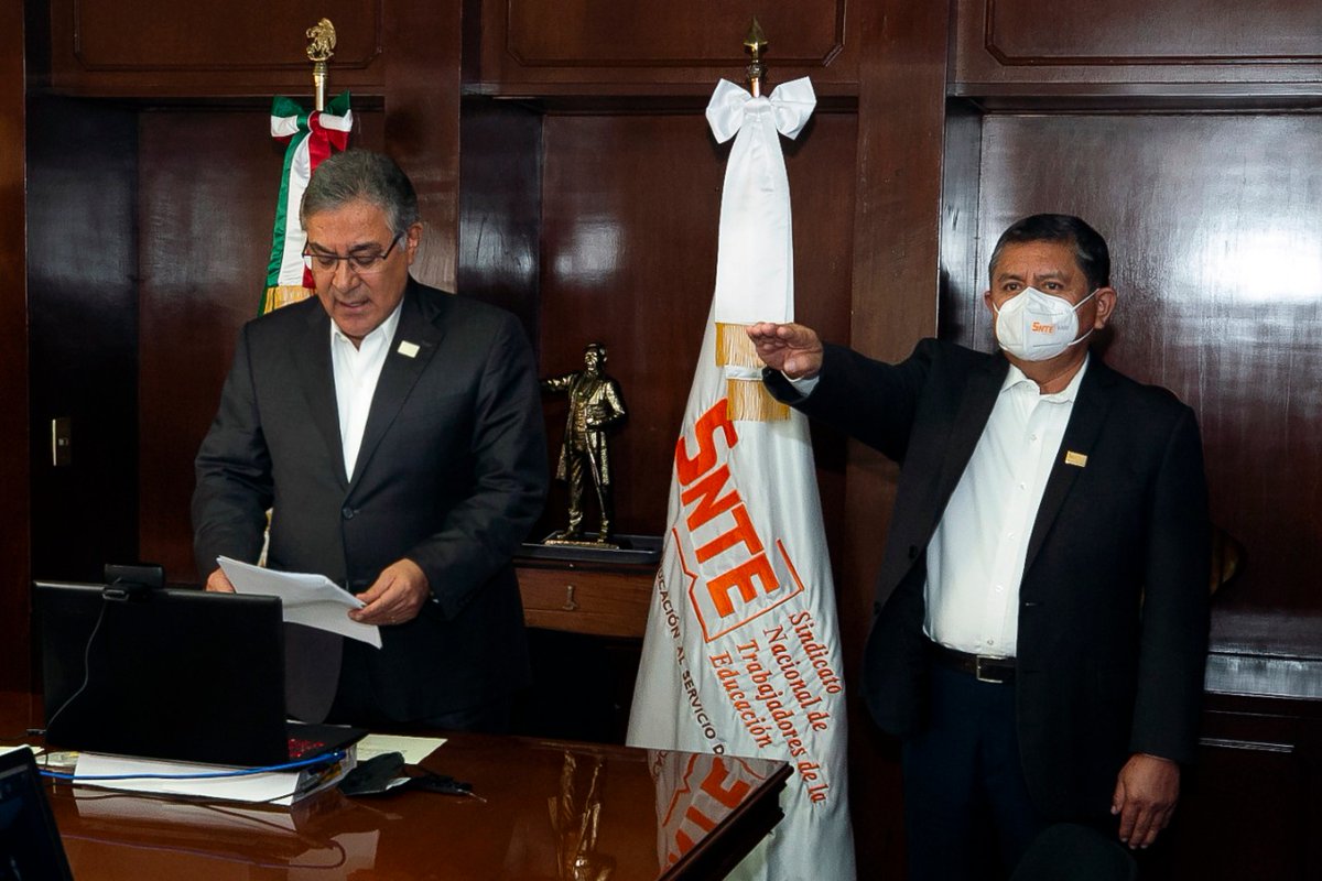 El #SNTE renovará dirigencias seccionales hasta que se superen los riesgos sanitarios.
La unidad y democracia del <a href="/SnteNacional/">SNTE Nacional</a> se mantienen firmes, ante cualquier intento de transgresión, advirtió su secretario general, Alfonso Cepeda Salas.