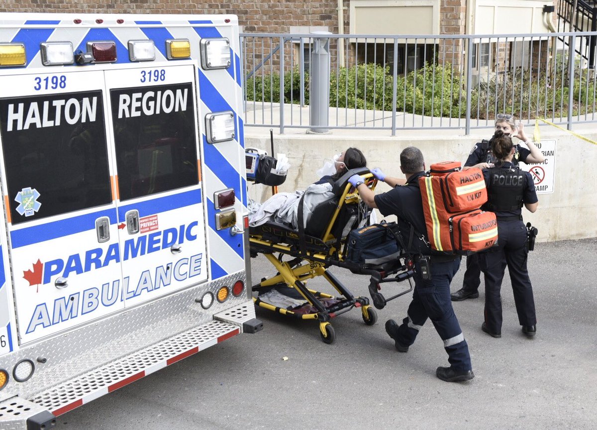 GPmedia_24's tweet photo. WORKERS OVERCOME: @oakvillefire on scene with @HaltonMedics207 assessing several workers overcome by fumes  while working in twnhouse underground (Dundas/Bronte), carbon monoxide (CO) levels in the thousands upon entry, at least 1 worker transported. https://t.co/GiRoNvDqGz