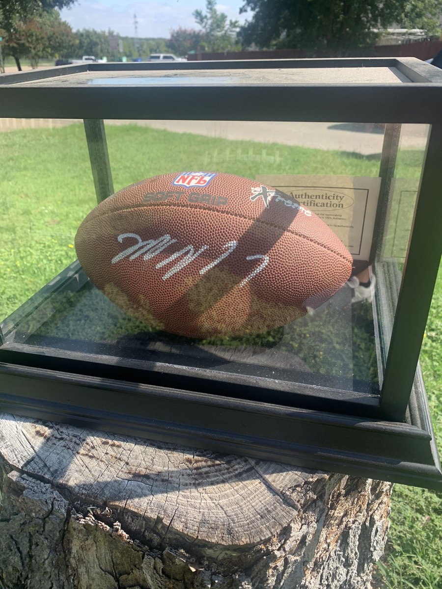 LOFFieldHouse's tweet image. We are proud to announce we will be running a raffle to help raise money for our programs.  We have a Mike Vick autographed football with COA. Tickets are $15 a piece 
Comment or DM if you would like to purchase a ticket now thru Friday October 2nd drawing will be held October 3.