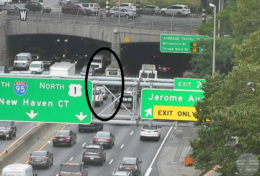 GregRice1010's tweet photo. πΆI Saw the Sign...πΆ
And behind it, I see a crash on the EB #CrossBronx at #JeromeAve blocking left lane, and backing you up ACROSS the Inbound @PANYNJ_GWB.
@1010WINS @WINSTRAFFICNYC https://t.co/IKtpjZmCy8