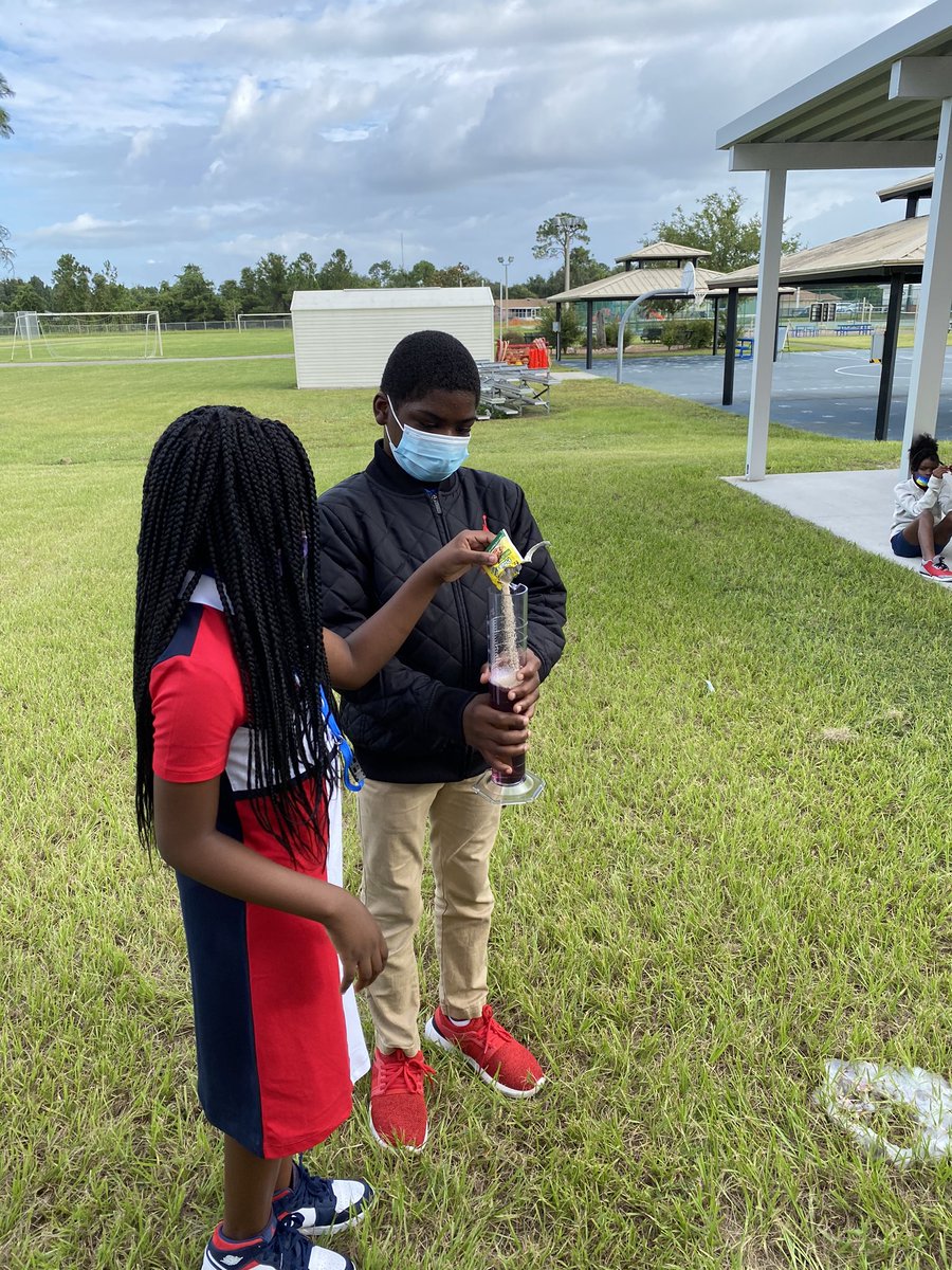 Keywest171's tweet photo. 5th Grade rocked the Rock Your School Day.! Showed amazing leadership as they assisted, taught and facilitated  7 science demonstrations today!  @WestsideVCS @ElemSci https://t.co/7jFMvQ92Q3