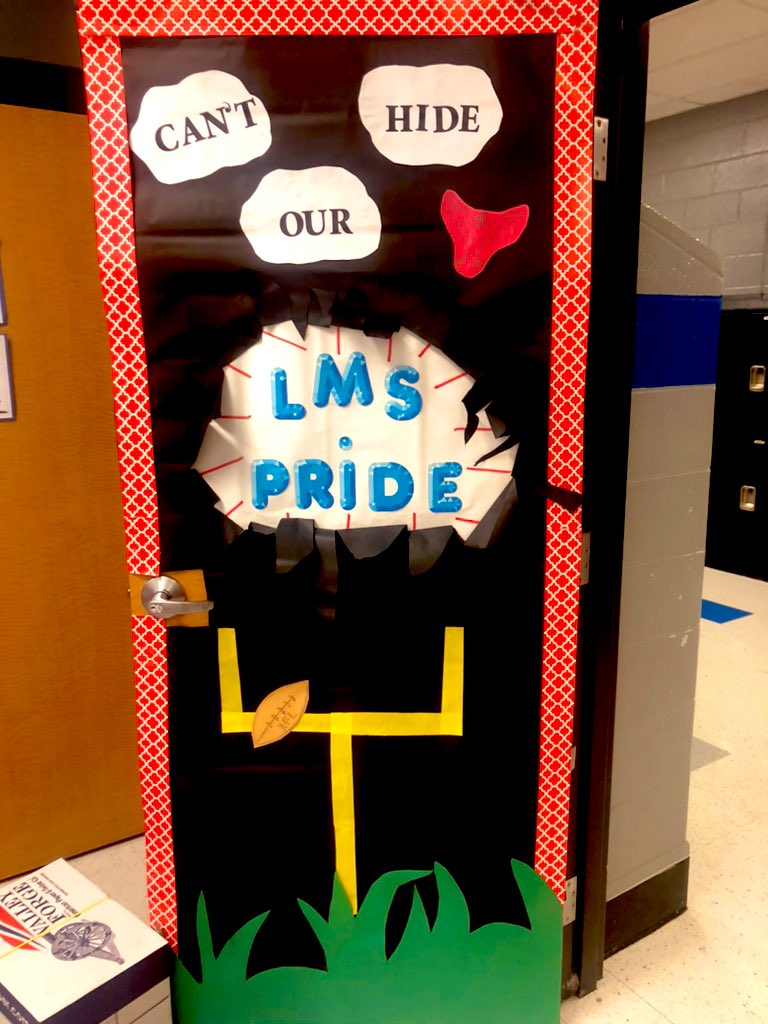 MrsReedyCarroll's tweet photo. We FANCY for homecoming week! Today’s theme… “Mask”querade!! #iteachlms #lmshawks #homecoming https://t.co/HhdXb7mVUm