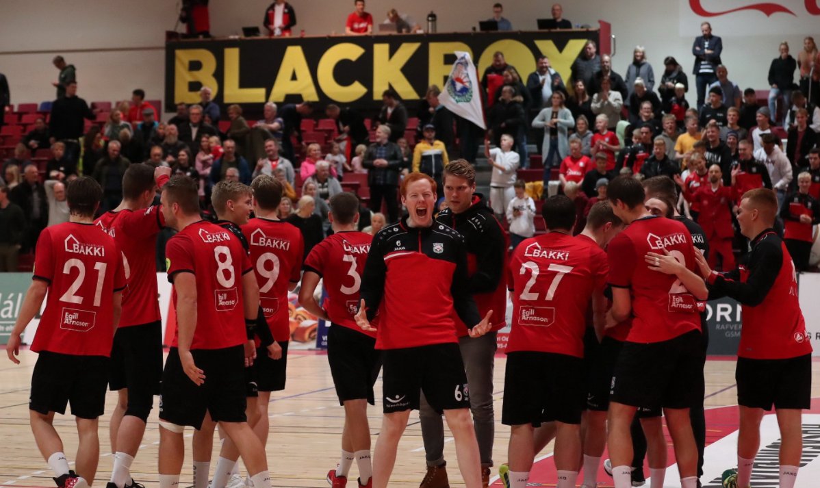 Meiðslahrjáðir Aftureldingarmenn með sterkan sigur að Varmá í kvöld. Stefnir í skemmtilegt tímabil í Pizzabæ. Flott fólk á bakvið þennan klúbb sem stefnir hátt.

S/o á <a href="/FedorNumi/">Heiðar Númi</a> fyrir frábæra lýsingu á AftureldingTV.

#afurelding <a href="/Seinnibylgjan/">Seinni bylgjan</a>