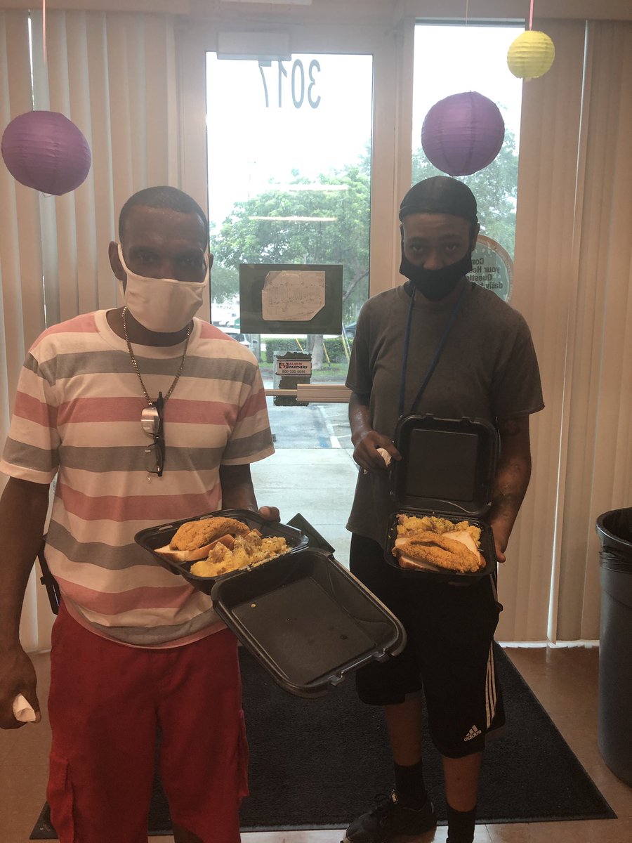 PompanoDC3454's tweet photo. Food Truck Day at Pompano! Happy Success Share!!! https://t.co/AHJJ3bH9H0