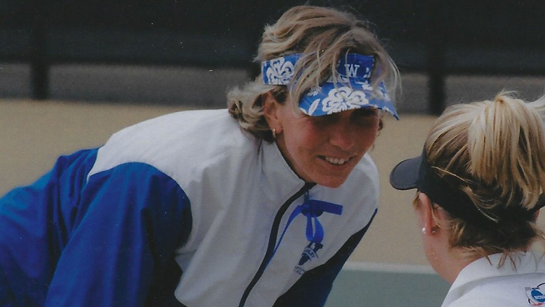 WellesleyBlue's tweet photo. Christine Gray guided @Wellesleytennis to five NCAA appearances and four @newmacsports titles during her time as Head Coach (2001-2008). The ITA NE Region Coach of the Year in 2006, she will join the Wellesley Hall of Fame with the Class of 2020.

#WellesleyHoF #EarnTheW #tbt https://t.co/1ZN0fsdqNR