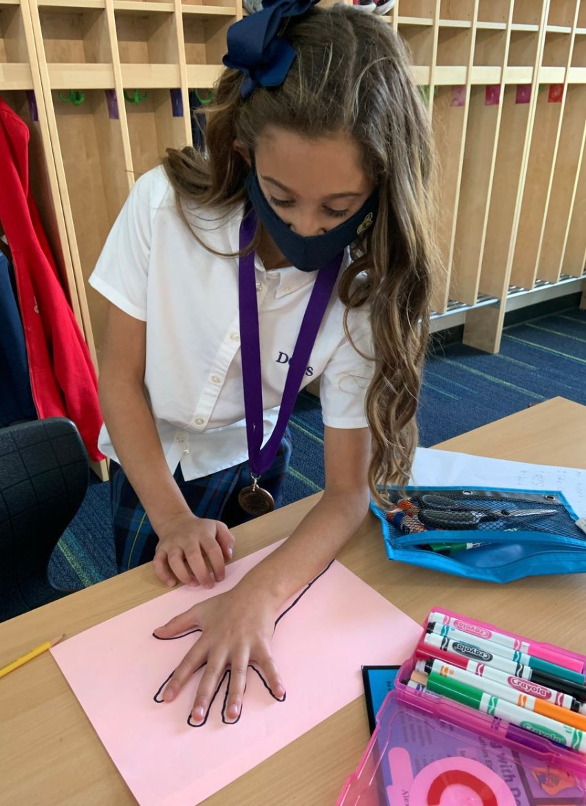 DCDSchool's tweet photo. Everyone can give a hand! Third grade built classroom community by brainstorming ideas on what makes them a good reader, writer, student, or sibling. Then they wrote their thoughts on their hands to share with others. #dcds #dcdsconnected #thursdaythoughts #dcdsacademics https://t.co/Gl8mTRZ7fD