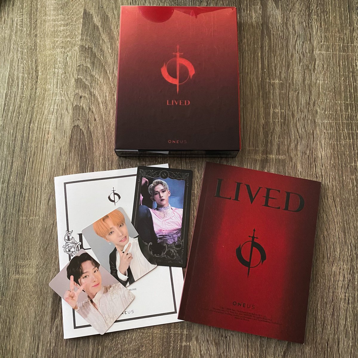kalani0307's tweet photo. OMG my Oneus album finally arrived and it’s so pretty. Thank you very much to @HarusGOs for making my album come safe. I feel very happy and excited ❤ #ONEUS #LIVED https://t.co/XhTpzuXFES