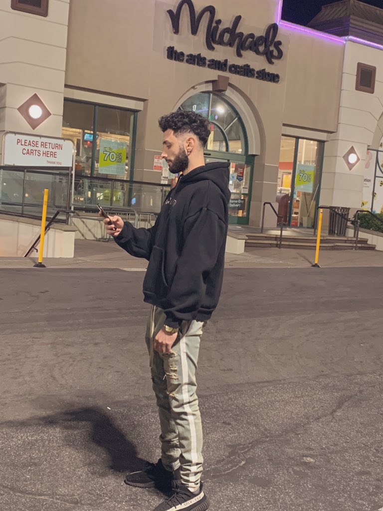 Consistency is key🤞🏼
Working on my brand everywhere I go📲