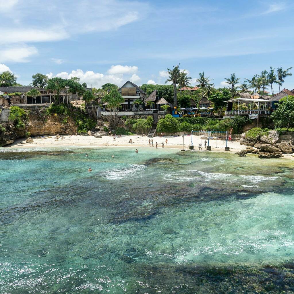 ftubbing's tweet photo. View from Mahana Point looking over Secret Point Beach. Nusa Ceningan, Bali.
.
.
#bali #travel #precovid19 #lembongan #memories #baliindonesia #indonesia #balitrip https://t.co/jkB8HEhd89