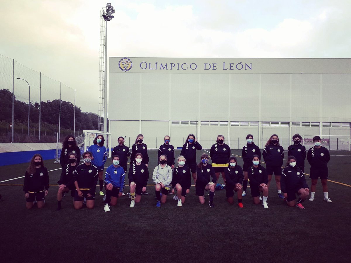 OlimpicoLeon's tweet photo. Primer entrenamiento de todo el equipo para nuestras leonas del infantil B femenino, con Patri Muñiz dirigiendo a un plantel que a buen seguro dará mucho que hablar esta temporada. 
#FutbolOlimpicodeLeon #FutbolBaseLeon #FutbolFemenino https://t.co/f93Nj47kR4