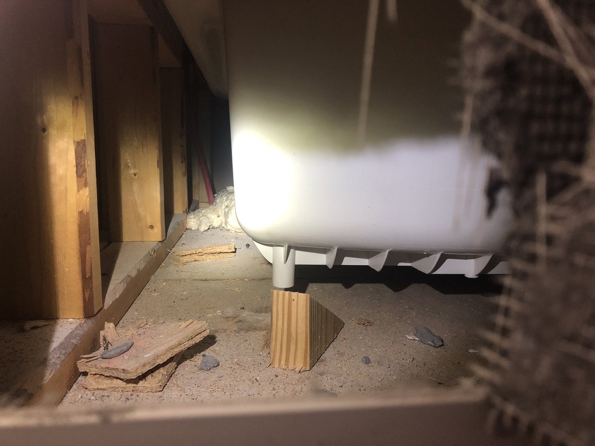 Robayyy's tweet photo. Currently dealing with water damage from @RyanHomes1948 gross negligence. found out the tub was installed incorrectly and is floating above the floor. Notified when we did inspection, they  came to reinforce under the tub. They sprayed a can of expanding foam. Avoid these guys. https://t.co/ZJkWC7kb1c