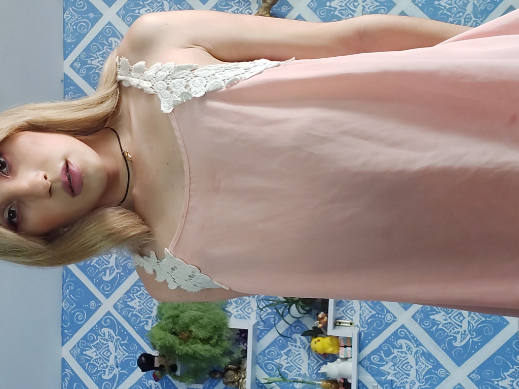 I'm online right now on skyprivate (live skype show). my private profile: https://t.co/rXHKFblyyL Please RT. thanks! #camgirl https://t.co/H5DmwjSuWW