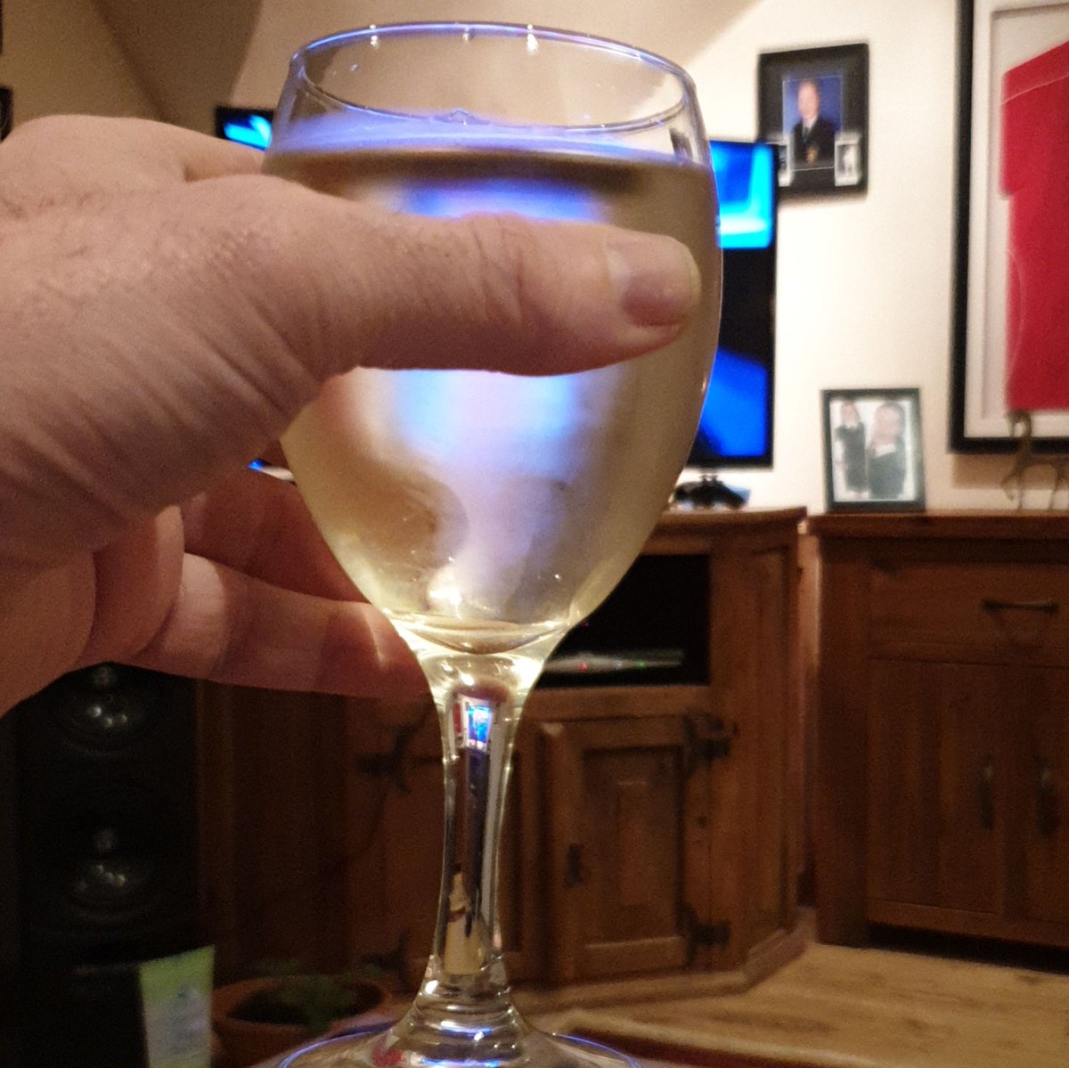 Zipper282's tweet photo. Cheeky Wine & Film Before Bed? Go On Then! #wine #cheekywine #film #goonthen #planstan #cheers https://t.co/6kYYt23kUV