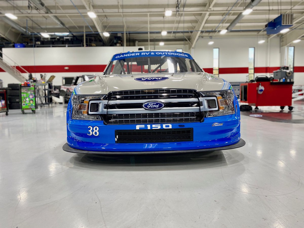 ToddGilliland_'s tweet photo. Just landed in Vegas! Can’t wait to get to @LVMotorSpeedway tomorrow to race my No. 38 #Pneumatech Ford F-150!
#NASCAR #NASCARPlayoffs #VivaLasVegas https://t.co/S8wPc9qg9e