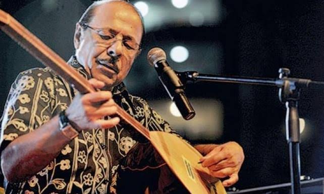 GFTVcom's tweet photo. "Gönlüm hep seni arıyor, neredesin sen?"

Yaşar Kemal'in 'Bozkırın Tezenesi' olarak adlandırdığı, abdallık geleneğinin son büyük temsilcisi halk ozanımız Neşet Ertaş 8 sene önce bugün hayata veda etti. Huzur içinde uyu büyük usta. 🥀🎶 #NeşetErtaş https://t.co/UR0gwbOzPy