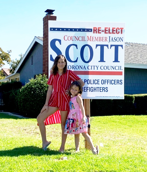 CMJasonScott's tweet image. I love my daughter Cherise and grandkids, Tylor and Savannah, and who live one block from me.  They asked their mom to take a picture in front of one of my signs.  They are even on my list of endorsements on my webpage.  ❤️
Re-electJasonScott.com
#CMJasonScott