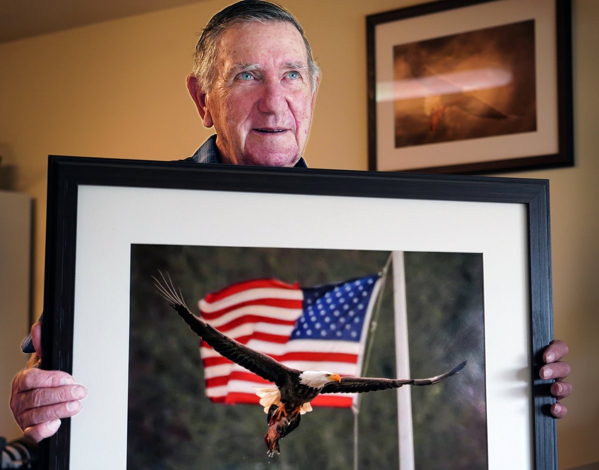Photographer John Sullivan, of #Seabrook #NH, who beat #COVID19 after 2 weeks on ventilator, thanks <a href="/AnnaJaques/">Anna Jaques Hospital</a> Hospital. Story by <a href="/MaxSullivanLive/">Max Sullivan</a> <a href="/seacoastonline/">Seacoastonline.com</a> <a href="/HamptonUnion/">Hampton Union</a>  bit.ly/3kLfd5J