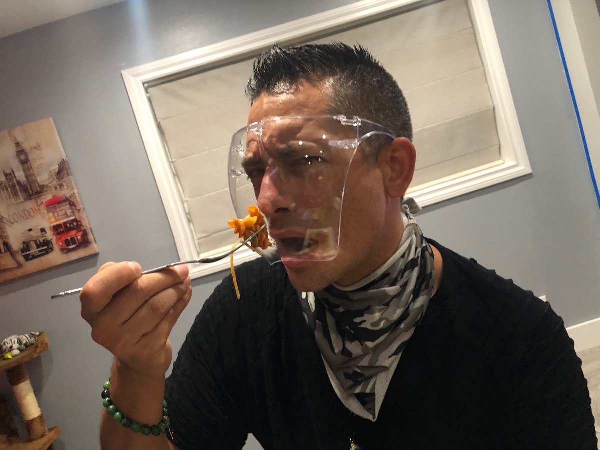 Memo to self: 
Remove mask 1st. 
THEN eat your food.
🤦🏻‍♂️
#StillWorkingOnTheCoordination
#MasteringTheClearMask
#CovidLife
#TheNewNormal