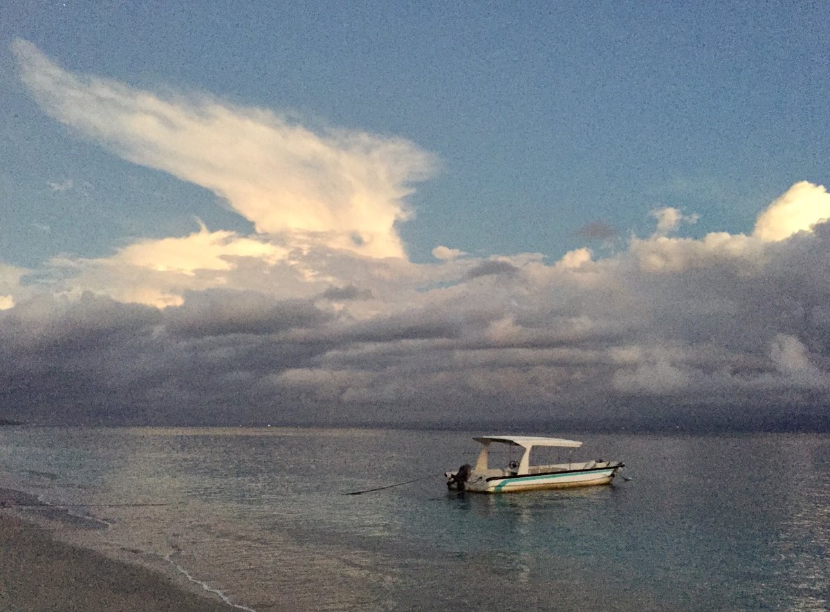 Incredible cloud formations at dawn this morning... https://t.co/8CpbFklaAo