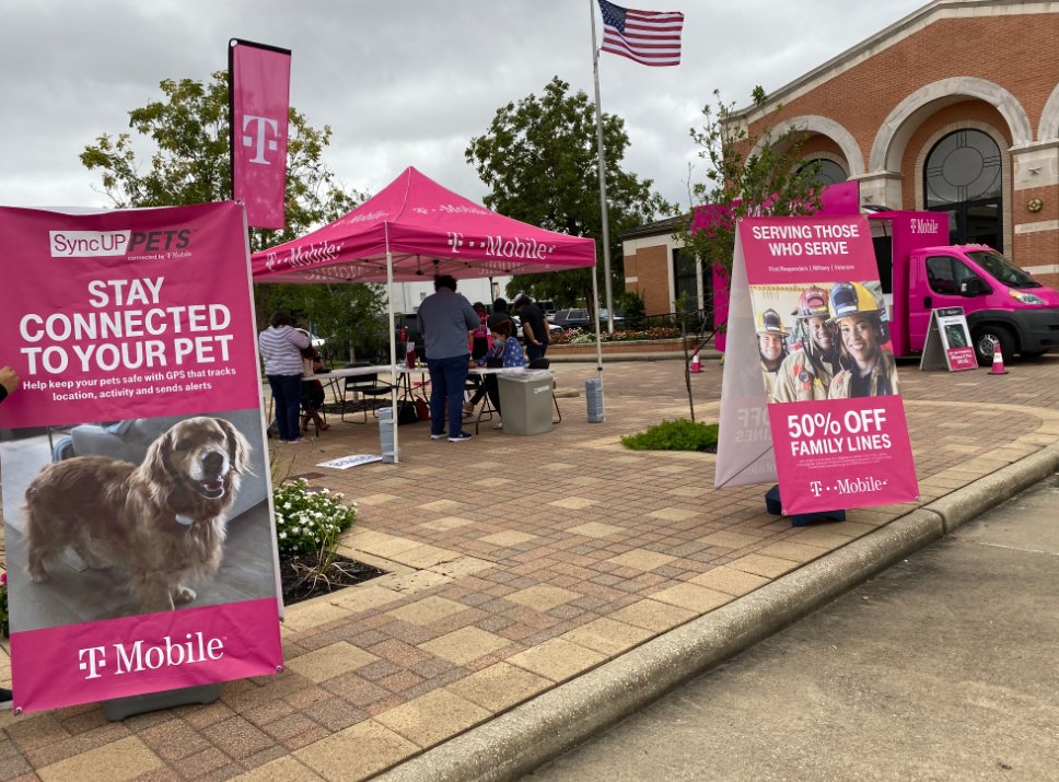 TheAldanski's tweet photo. Painting the @CityofConroe Magenta! Great event in partnership with the @ConroeChamber on a very important subject: Register to Vote! #Vote Thank YOU to our local HOU Truck, Area Outreach and Field team for making this a successful event!
#TexasDNA
#SouthNeverSettles https://t.co/JyX41HkZFQ