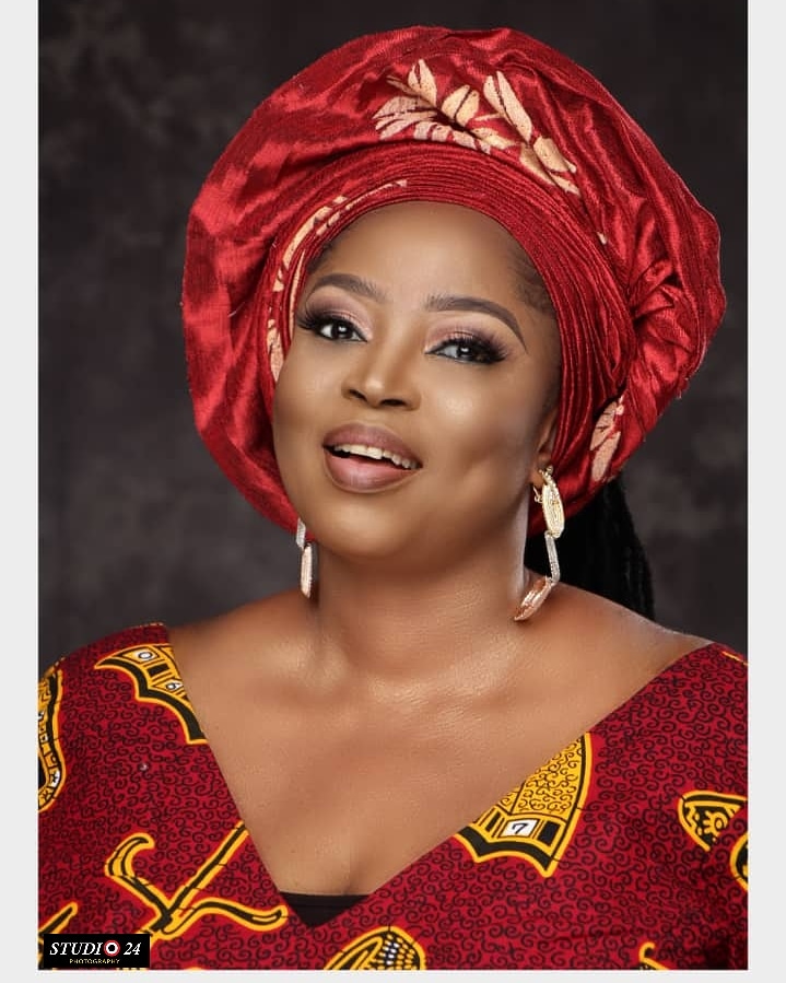 Studio24nigeria's tweet photo. Slaying effortlessly in this beautiful portrait🔥🔥
.
.
Book for your photo session at any of our outlets Nationwide.
📸Photographer : Ahmed
#Prettywoman
#Slayingeffortlessly
#Photographylovers
#Studio24Nigeria https://t.co/hWS3N6NJFr