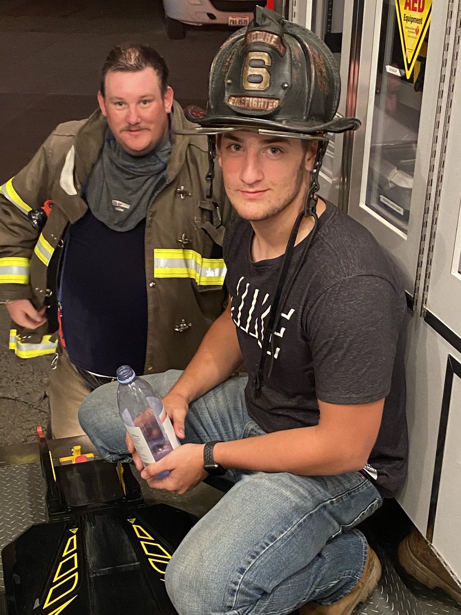 medic2802's tweet photo. Had some first due commercial work yesterday that went 3 alarms and the boy and my lady had stopped by to visit so they got to watch us work. Afterward took this picture might be my favorite picture ever! #jumpseatready #futureofthefireservice #thinkheishooked https://t.co/MHnHbwO4oC