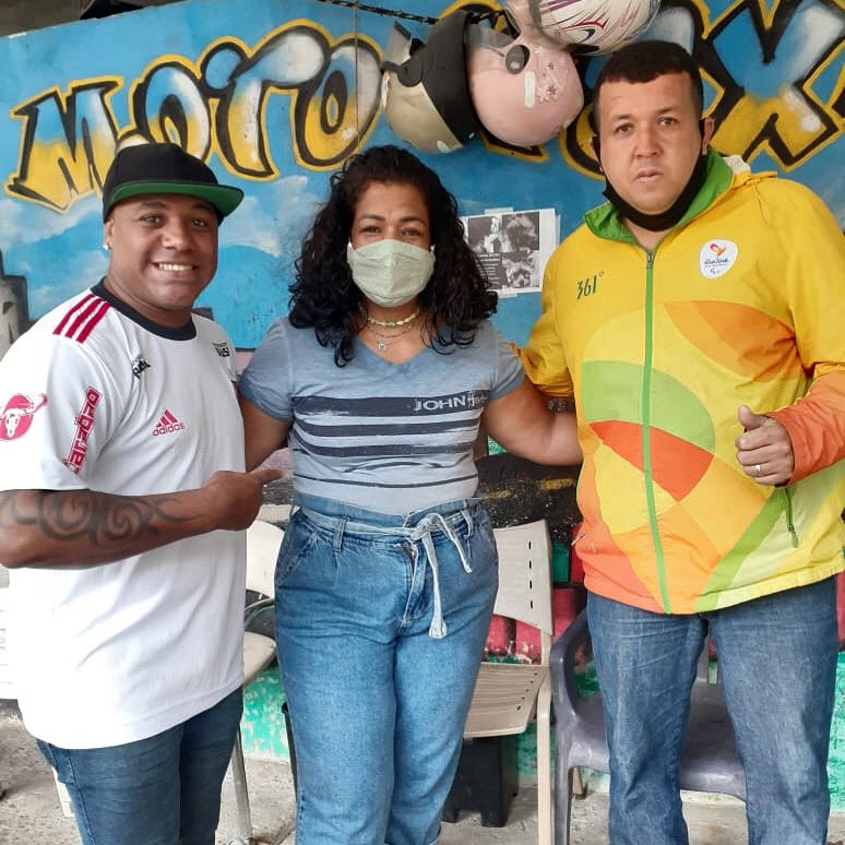 cris_huback's tweet photo. Boa noite, queridos! Passando aqui para deixar o meu agradecimento pelo apoio dos amigos mototaxistas da Favela da Barão! Lembrando sempre que: juntos somos mais fortes! Vem comigo tornar o Rio melhor! #CristianeHuback #precandidata #Podemos #RJ #Vereadora #MulheresNaLuta https://t.co/38vVd7jBV2