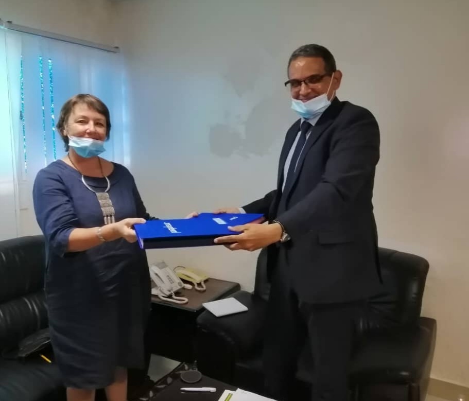 #FAO Representative in #Mauritania paid a courtesy visit today to the new Minister of Fisheries and Maritime Economy.
During the visit a project was signed which aim is to monitor the impact of COVID-19 on fisheries and to support acqualculture food systems
#FAOMauritania #SDGs https://t.co/a2HknCLq5W