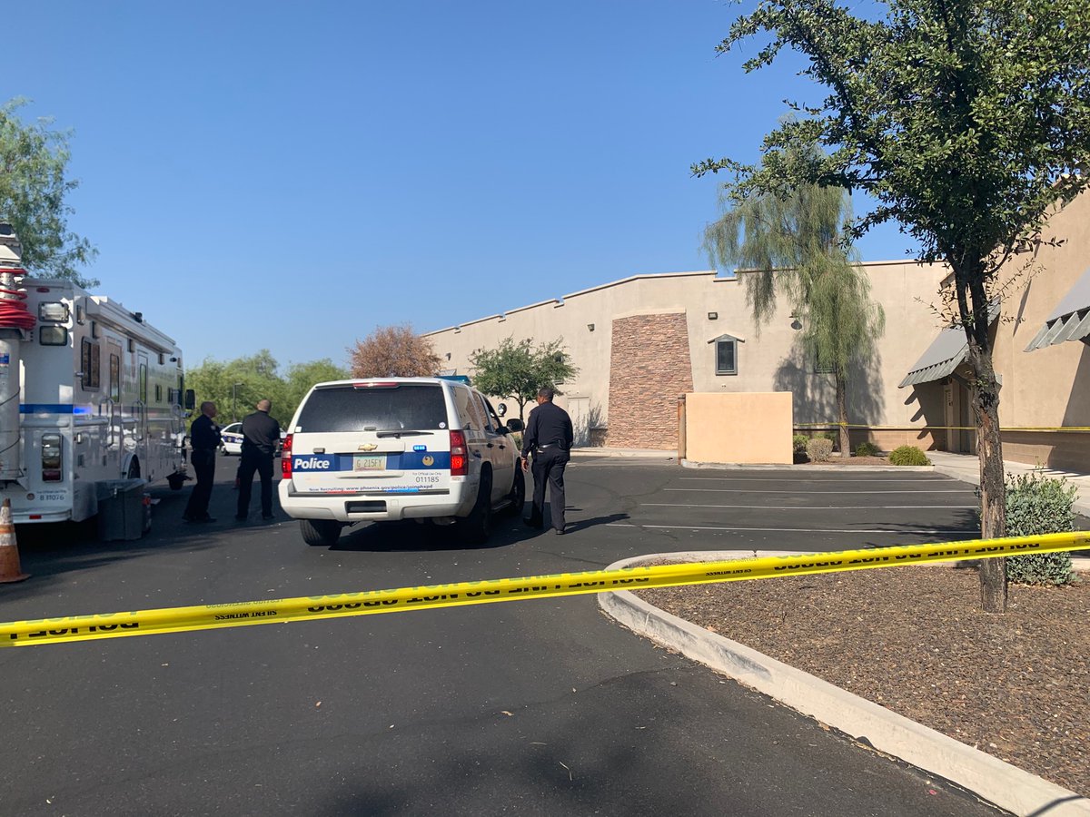 PhoenixPolice's tweet photo. CHILD DEATH INVESTIGATION.  35 Av/Baseline Rd. An infant was found unresponsive behind a business. Phoenix Fire pronounced the infant deceased on scene. If you have any information please call Phoenix Police or @SilentwitnessAZ
 480-WITNESS https://t.co/1sCQUzaZHJ