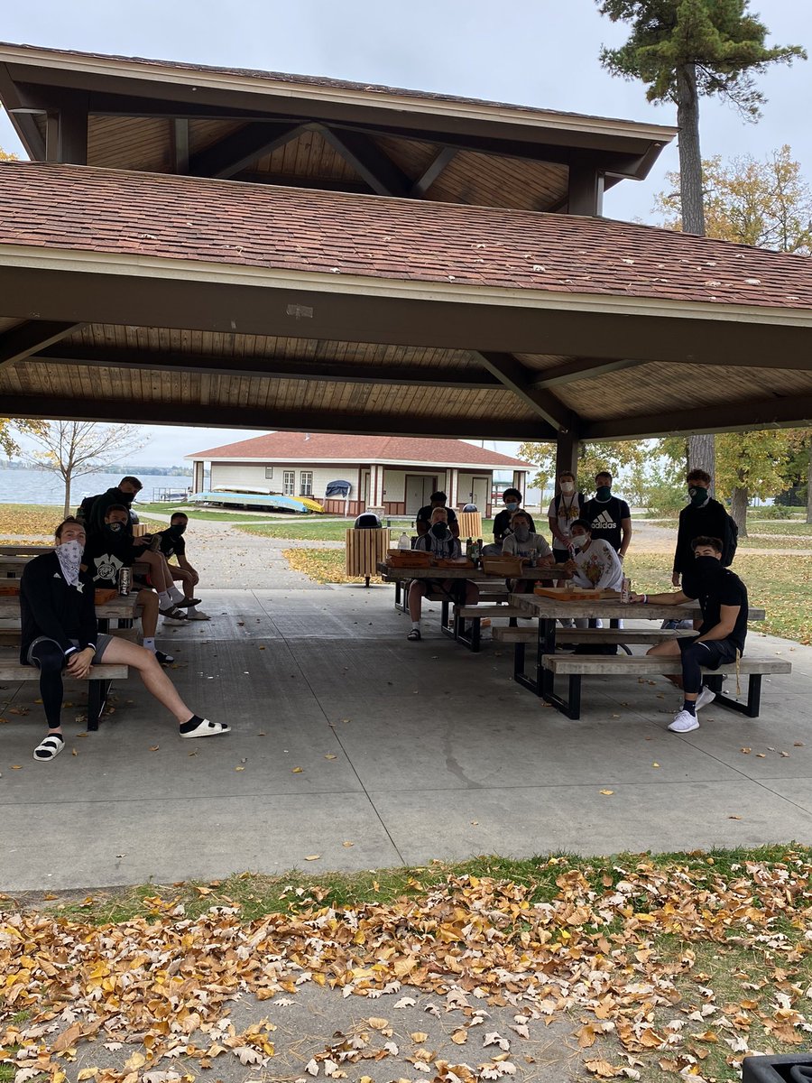 CoachHeinBSU's tweet photo. Post practice Pizza with the gang. #WidePride https://t.co/rUvzksFx9a