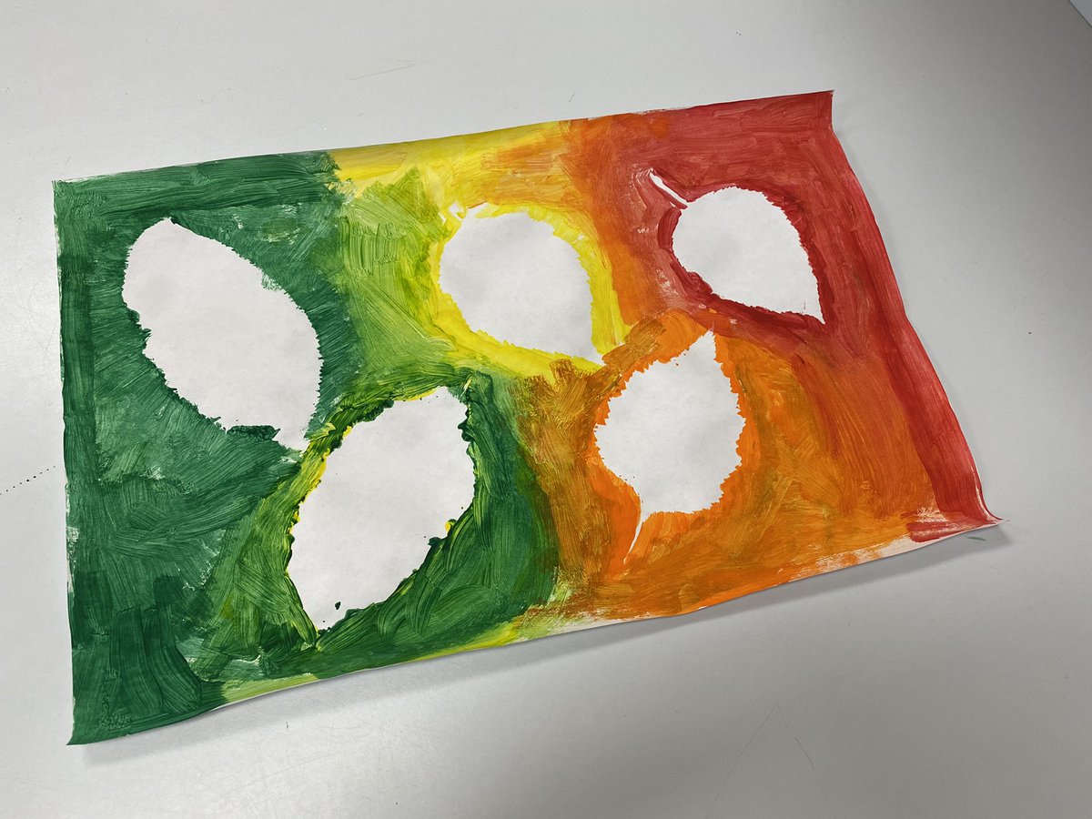 Negative space art to say, “Bienvenue, l’automne!” to our class!