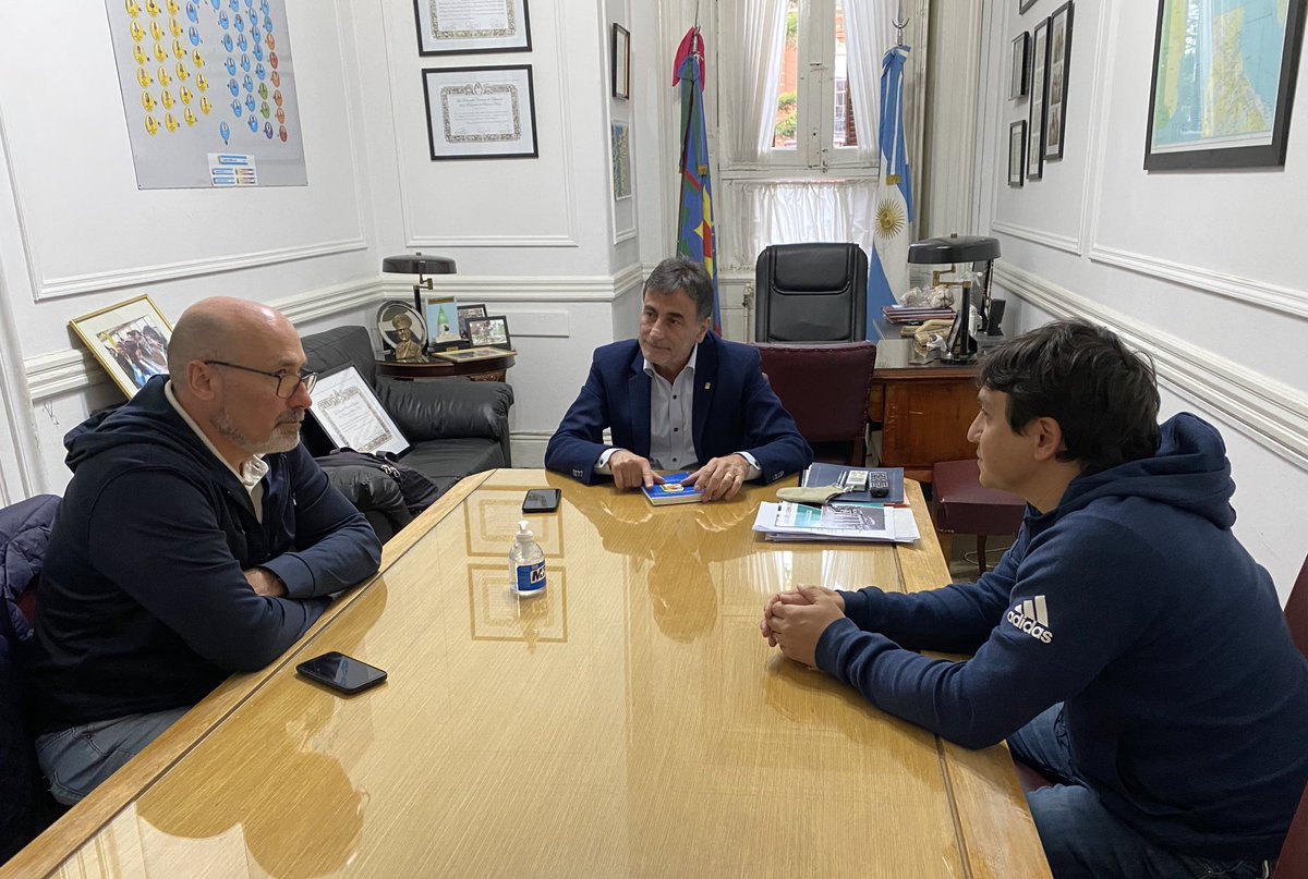 RubenEslaiman's tweet photo. Hoy me reuní con @carlosmelzi y @GerardoJazmin con quienes analizamos la actualidad provincial y la situación de la ciudad de La Plata. https://t.co/GYXh3Andef