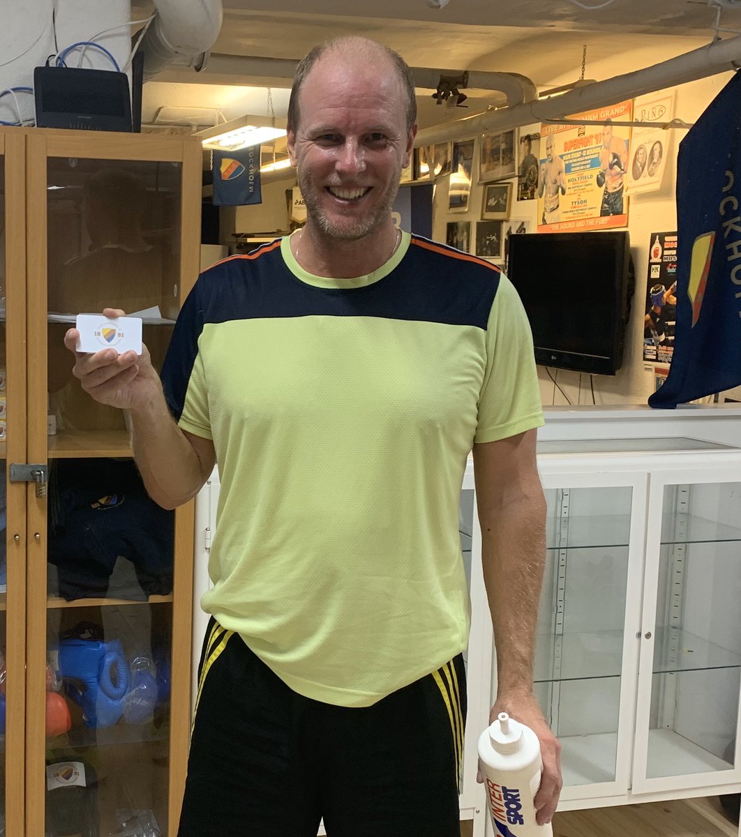 difboxning's tweet photo. Per Eriksson - djurgårdare på livstid

Gör som Per, bli ständig medlem i Djurgårdens Boxning.

Träna fritt resten av livet. Priset är endast 10 000 kr, vilket motsvarar 3 årsavgifter. https://t.co/pTEc75FD9d