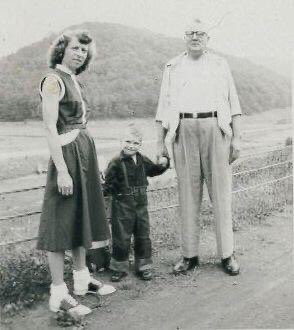 Really enjoying tonight’s #STEPAhead awards. My grandma was a Rosie too! Congratulations to the winners, and hats off the <a href="/TheMfgInstitute/">TheMfgInstitute</a> for a fun event 🍾🥂