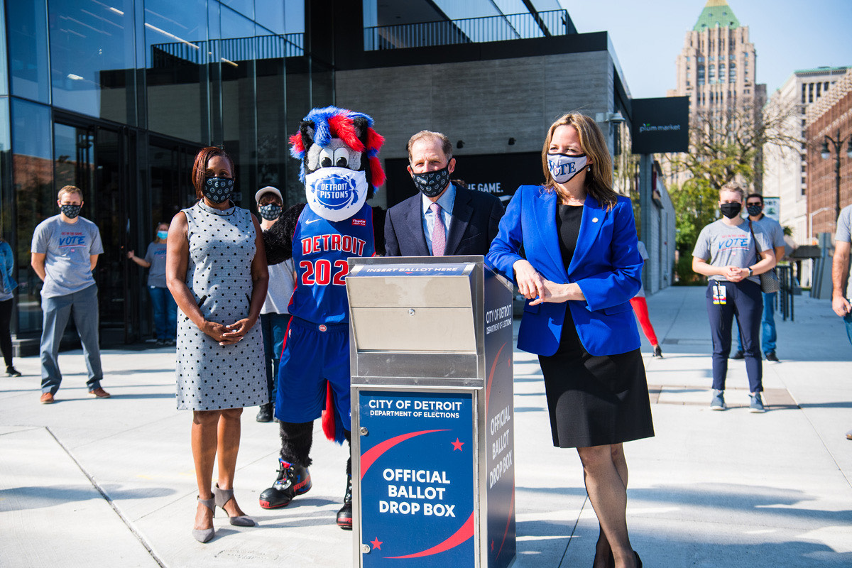 DetroitPistons's tweet photo. Get out and vote early. Starting today, you can cast your ballot at your local clerk’s office or by dropping it off at a ballot drop box location, like here at the Henry Ford Detroit Pistons Performance Center. 

For more info, visit: https://t.co/2aRPIJ5rg9 #MIPlan2Vote https://t.co/gAy210ZPN8