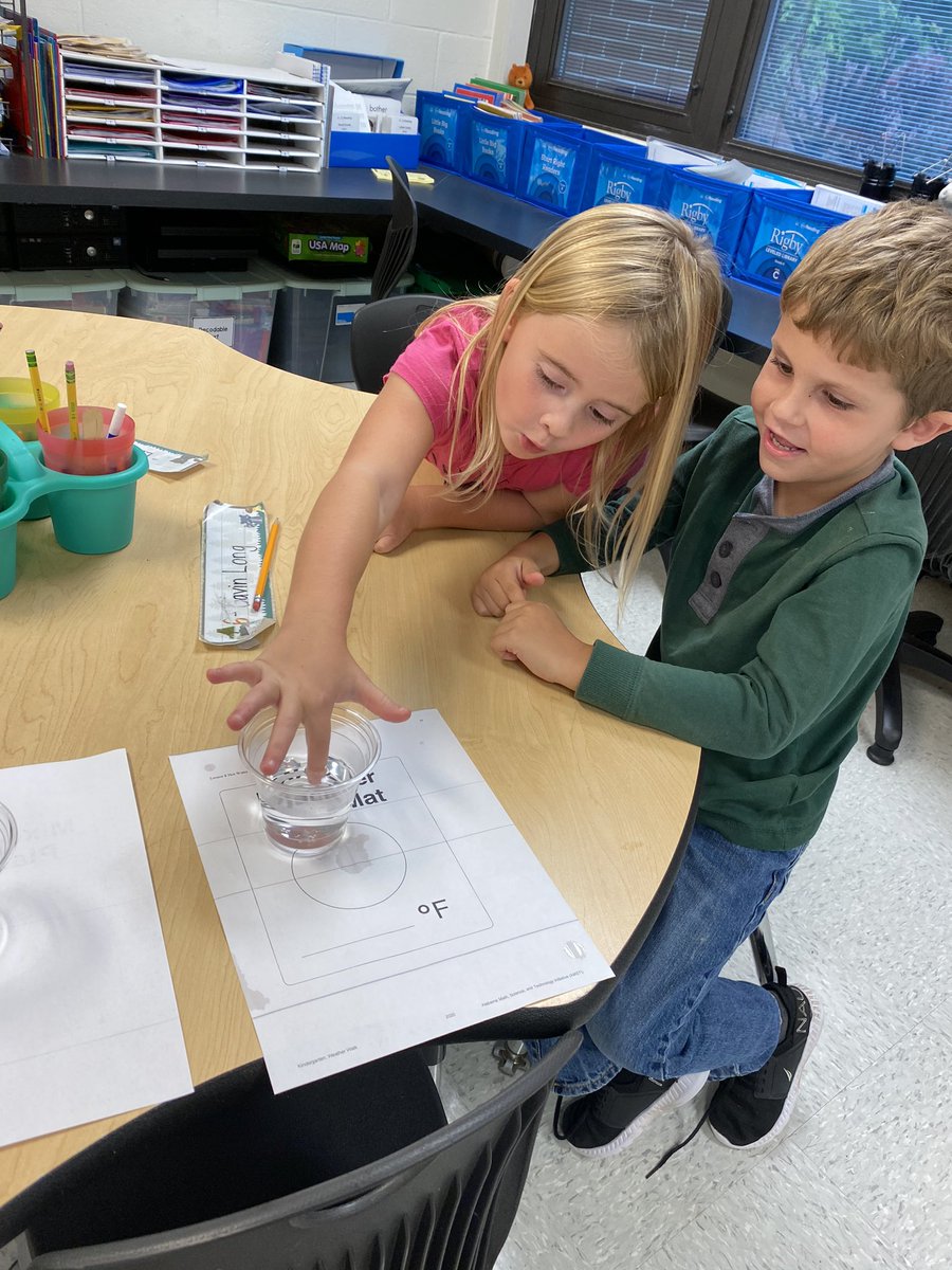 Great science happening at Coldwater Elementary today!! Kindergarten students observing and discussing thermometers as tools that measure temperature- Cold Water, Hot Water &amp; Mixed Water:) #WeatherWalk #AMSTI4all