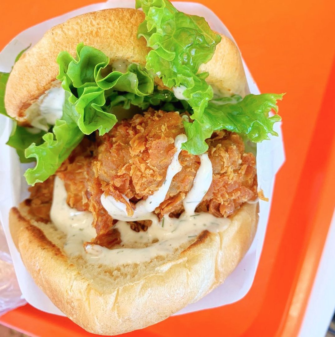 VisitBurbankUSA's tweet photo. Whoa, whoa, whoa! This is VEGAN?! @blazinburgers1 in #airportdistrict is frying up #crispyfriedchickensandwich with house ranch 🔥 and @atlas.monroe chicken! Have you ever seen a vegan sandwich look so good?! #bsupportive https://t.co/kHWWtQ4pJO