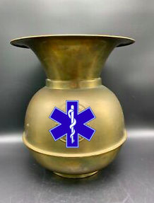 gcwheatwich's tweet photo. Gordon introduces new COVID testing technologies involving groups of 30-70 students all simultaneously spitting in the same spittoon https://t.co/5KSzvJc4EM