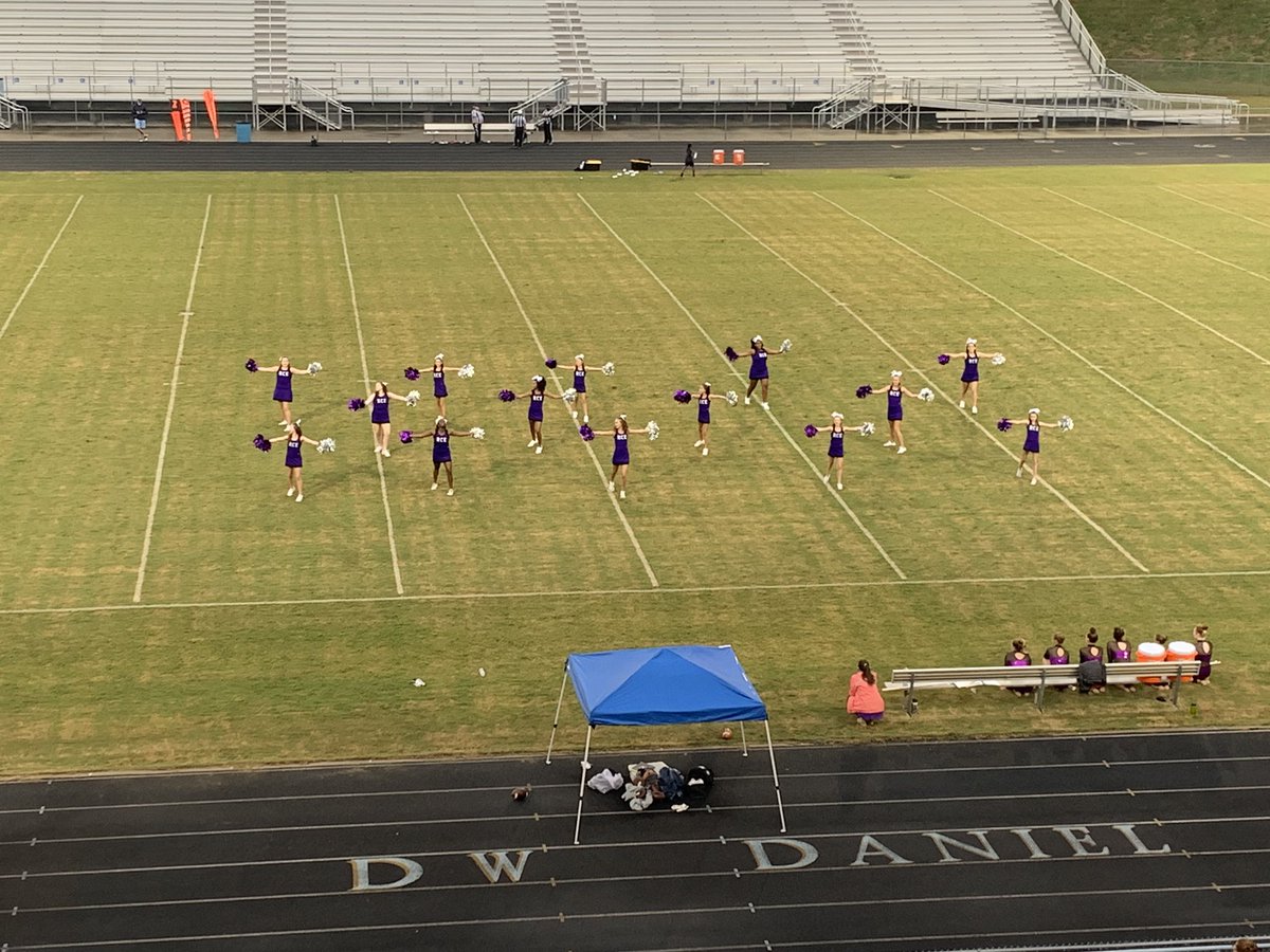 RCEMiddle's tweet photo. Excellent debut sideline performance from our #RCEcheer📣 Squad this evening! #teamRCE🐾 #RCEfamily💜 https://t.co/SMZcH622mA