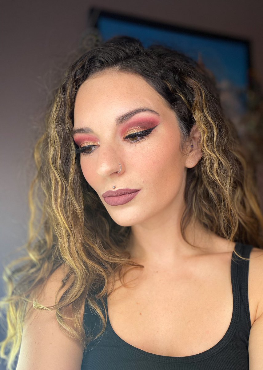 Micaelaaa123's tweet image. dropping these makeup pics here in case anyone is in need of makeup for a special occasion, please dm me 🖤