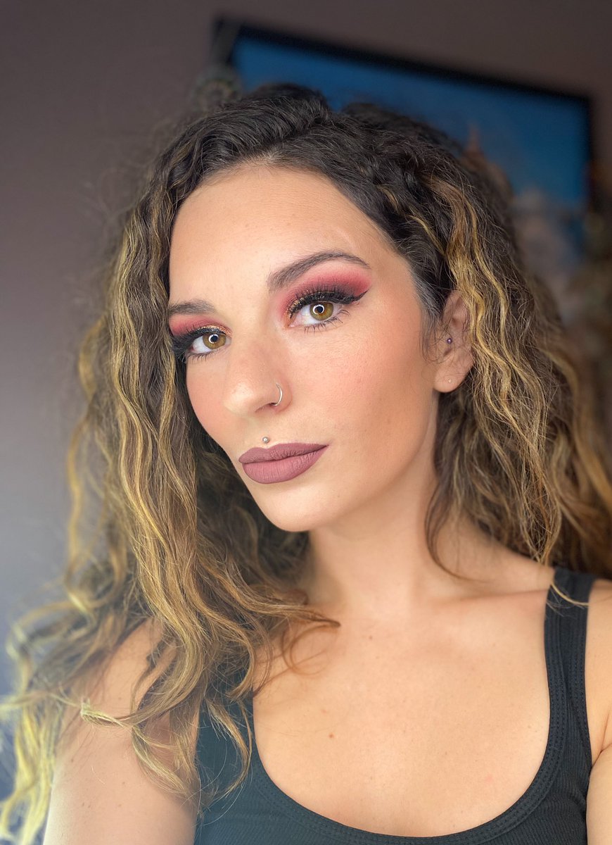 Micaelaaa123's tweet image. dropping these makeup pics here in case anyone is in need of makeup for a special occasion, please dm me 🖤