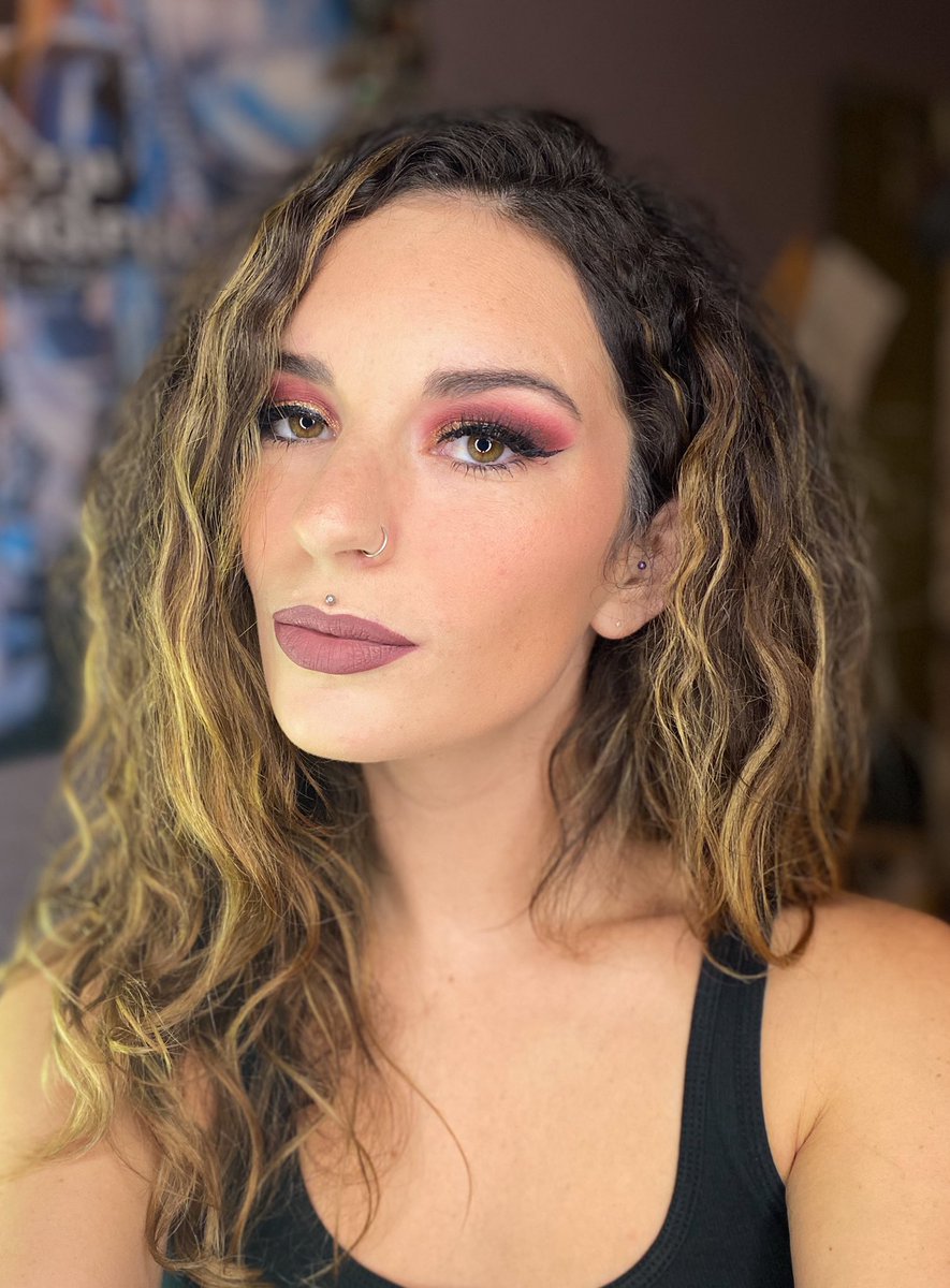 Micaelaaa123's tweet image. dropping these makeup pics here in case anyone is in need of makeup for a special occasion, please dm me 🖤