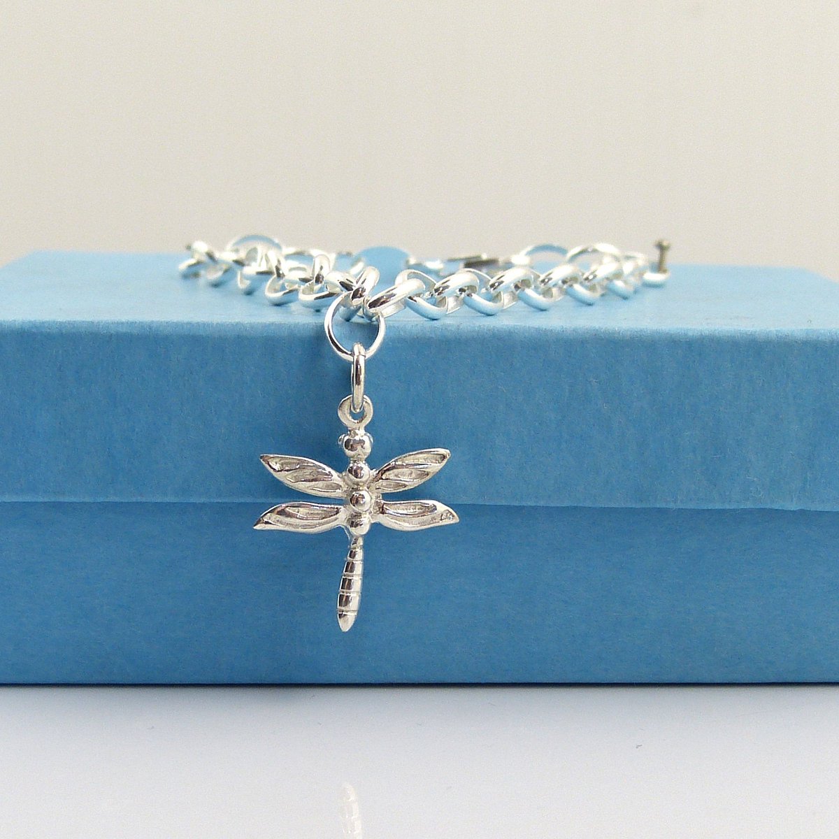 TheStrandline's tweet photo. Sterling Silver Dragonfly Bracelet, The Strandline https://t.co/Mnfb4VgGAj #supportsmallbusiness #seaglassjewellery #Northumberland #EarlyBiz #womaninbiz #seaglassnecklace #giftideas #thestrandline #shopindie #CharmBangle https://t.co/LDyjDC4YA9
