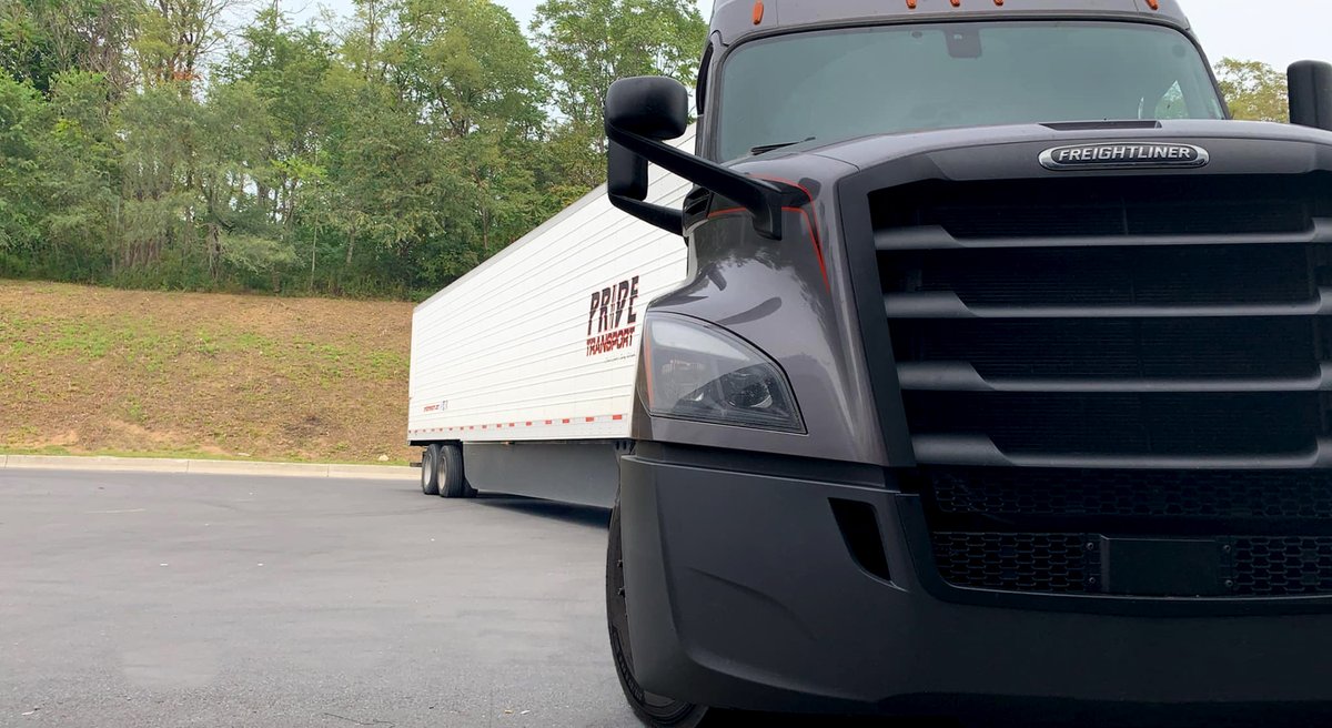 Pride_Transport's tweet photo. Up close and personal 👀
📸: Timothy E. 
#drivepride #truckerdaily #freightliner https://t.co/B2HjzM6m5i