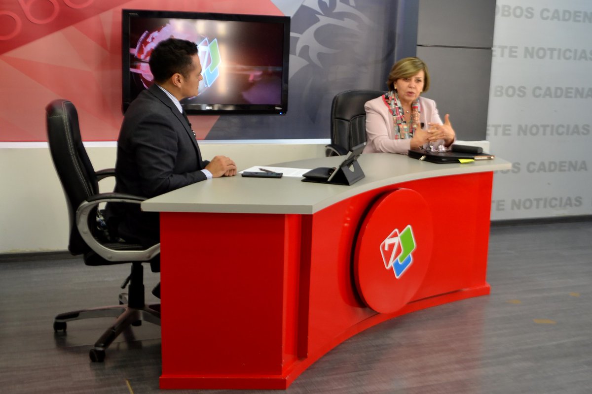 RuthMedinaMX's tweet photo. Agradezco las atenciones del periodista @dionelsena, #TVLobos, dónde platicamos sobre temas de Procuración de Justicia, dentro de la glosa del inforne del 4o año de gobierno del Dr. @AispuroDurango. #Durango https://t.co/DlmTnLzBH3