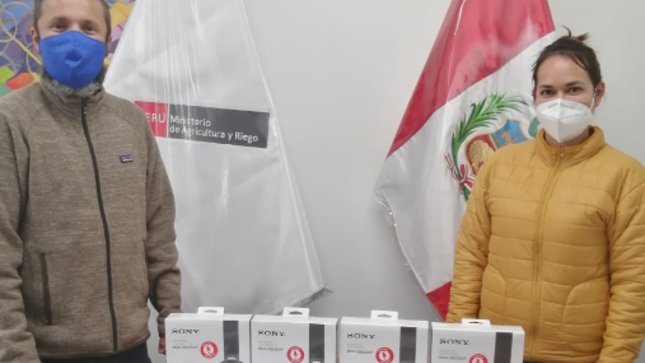 midagriperu's tweet photo. Recibimos donación de equipos de video y audio que nos permitirá continuar con la asistencia técnica y capacitación por conexión remota a los especialistas de los gobiernos regionales de todo el país.🇵🇪
🗞️Conoce los detalles aquí: https://t.co/JR9rKuYOK5 https://t.co/GH2zX5XGKj