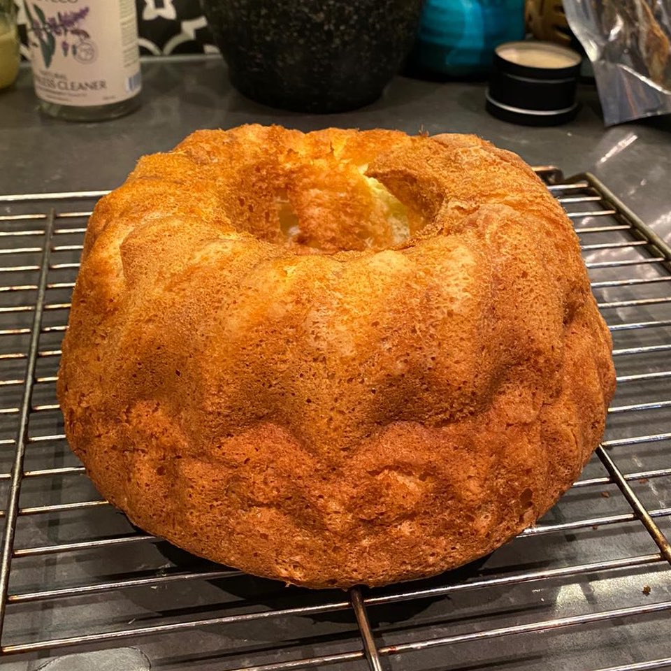 ozvascdoc's tweet photo. This is what real, home-made #pandan cake looks like. I even juiced the #pandan leaves myself. https://t.co/H7oqu0DfPr